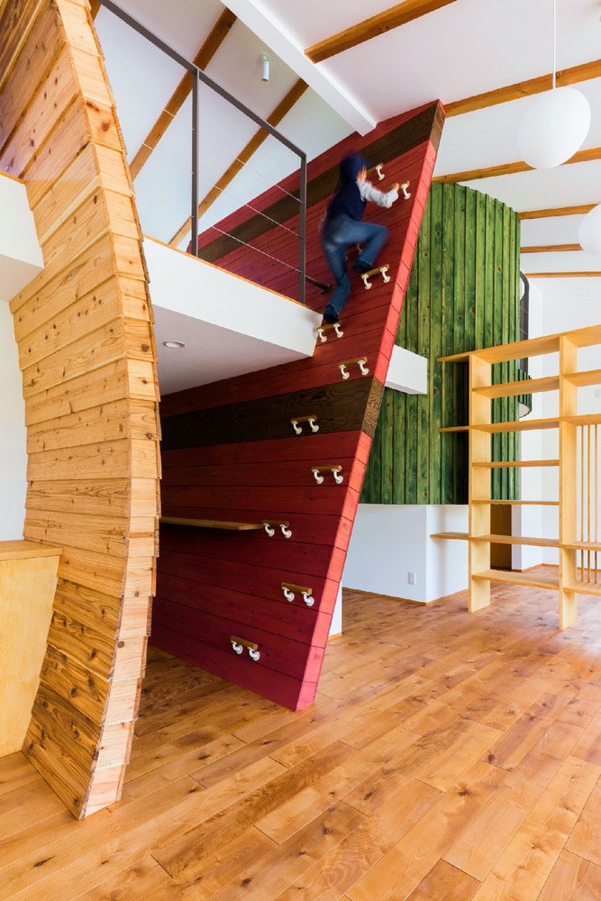 Hasami House có một thang leo để bọn trẻ lên xuống tầng hai